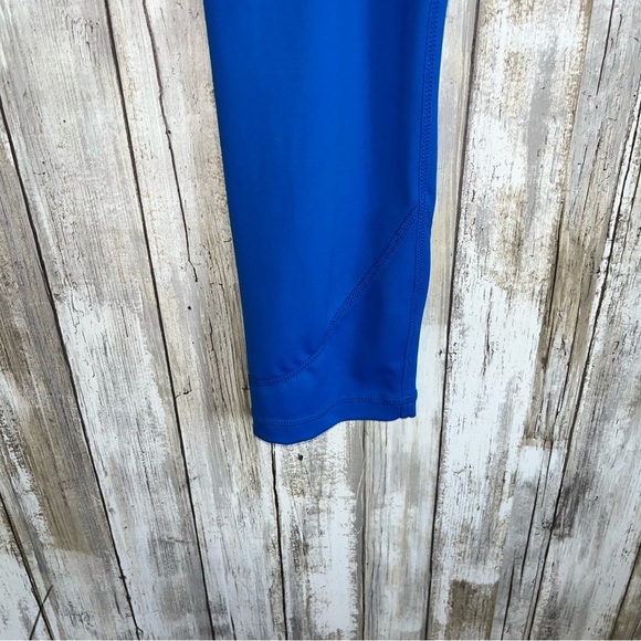 Zyia Light N Tight Blue Side Pocket 3/4 Length Leggings - Picture 4 of 6